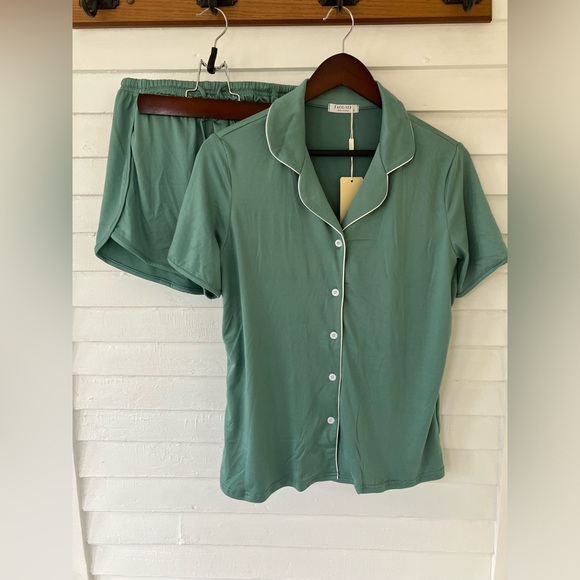 NWT Ekouaer Short Sleeve and Shorts Pajama Set - Picture 1 of 3